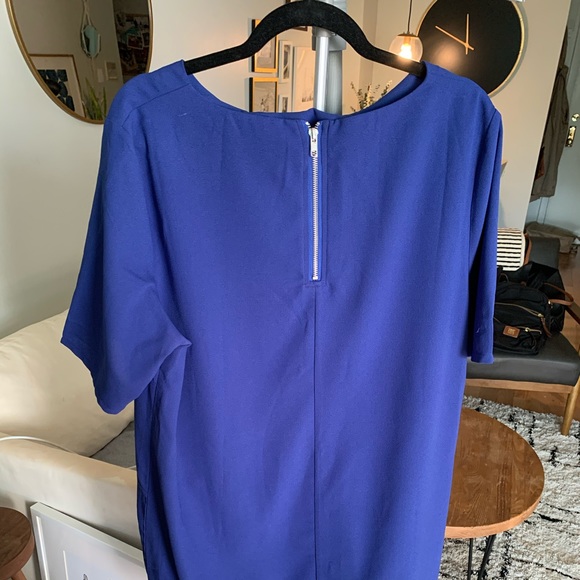Blue short dress with tiny slit and zipper back - Picture 3 of 5